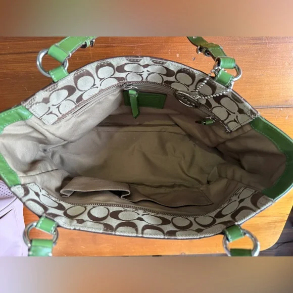 Coach Green Adjustable Shoulder Bag with Signature Design - Picture 4 of 6